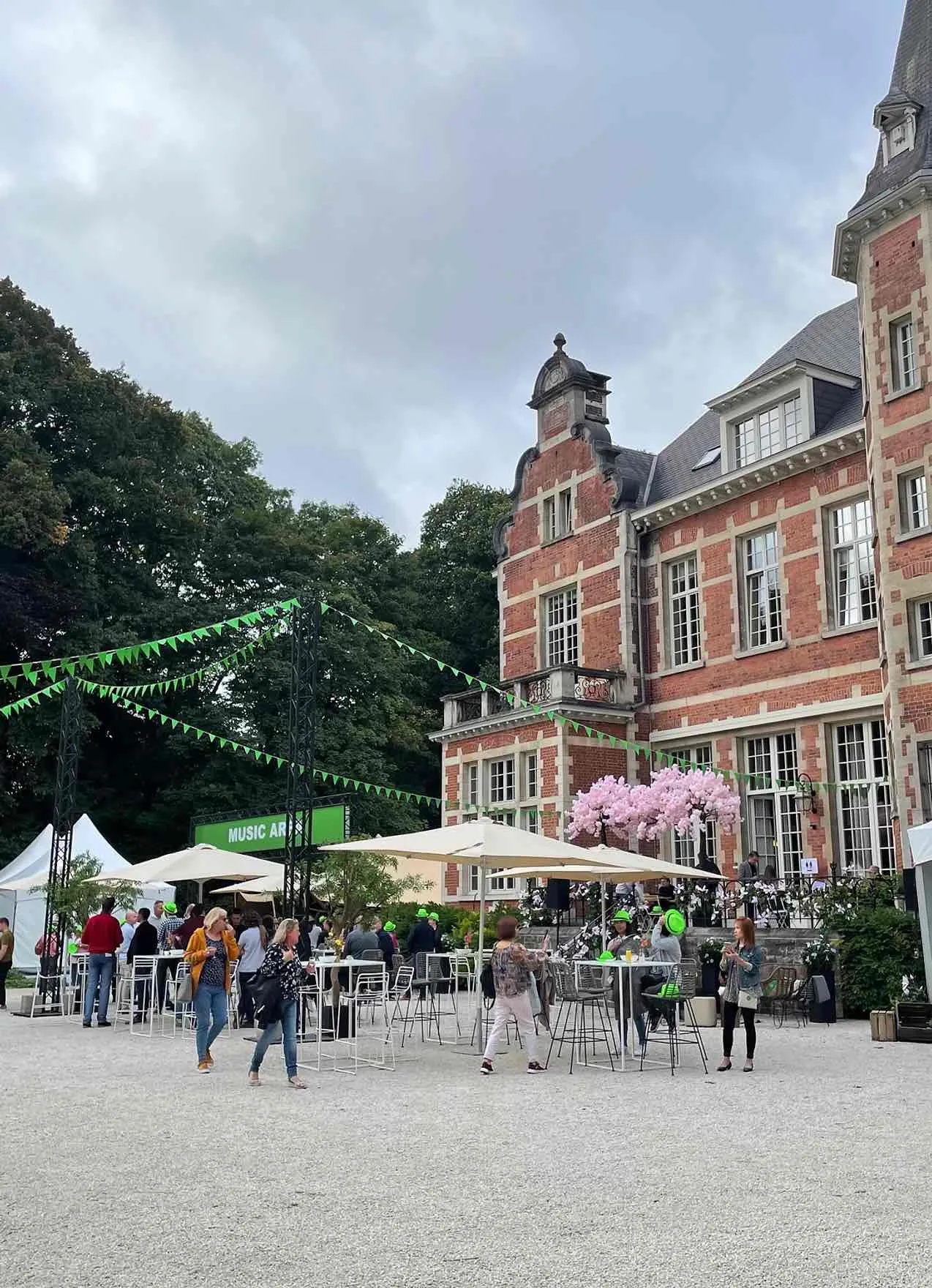 Premier événement Be Meet 2021 au Château de Terblock avec réception élégante